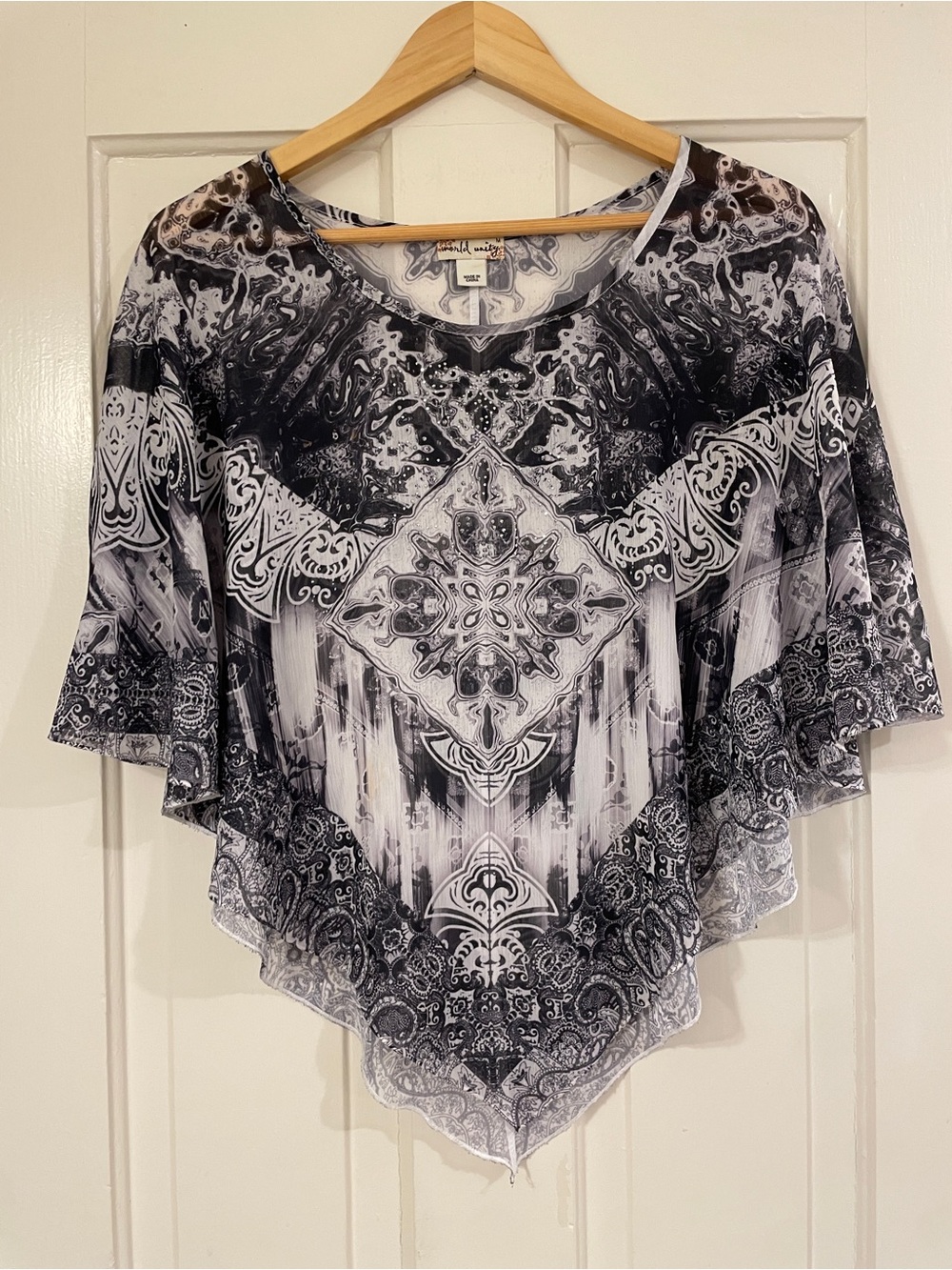 World Unity Black White Graphic Poncho Blouse Handkerchief Hem Top L